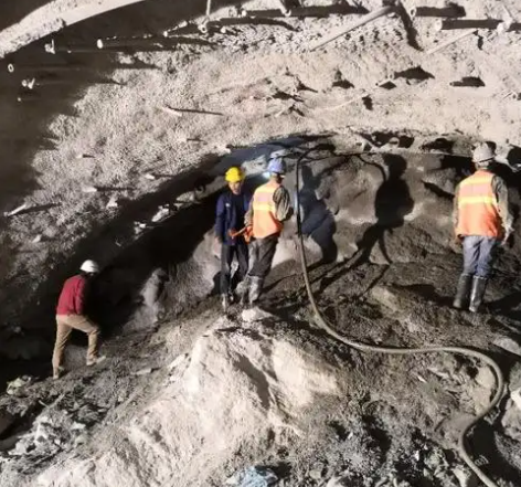 沁阳拱顶带模注浆料的施工流程及注意事项